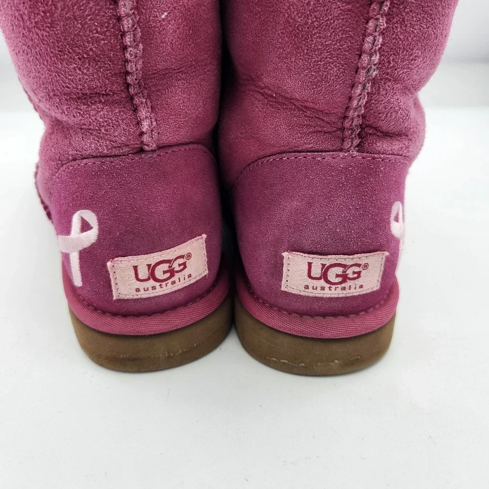 UGG Australia Classic Short Raspberry Suede Leather Boots‎ Womens Size 5 Ribbon